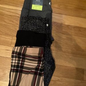Lot of 4 leggings.Size XS, S, XXS. Tek Gear NWT and others gently used, CRZ Yoga